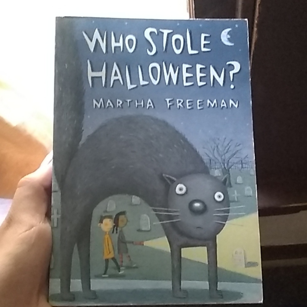 The of who stole Halloween by Martha Freeman 🌸🙃